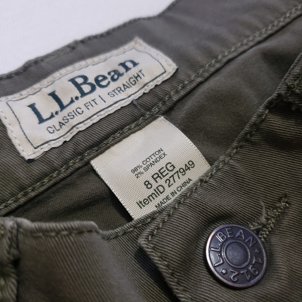 L.L. BEAN EUC dark green classic fit straight 8